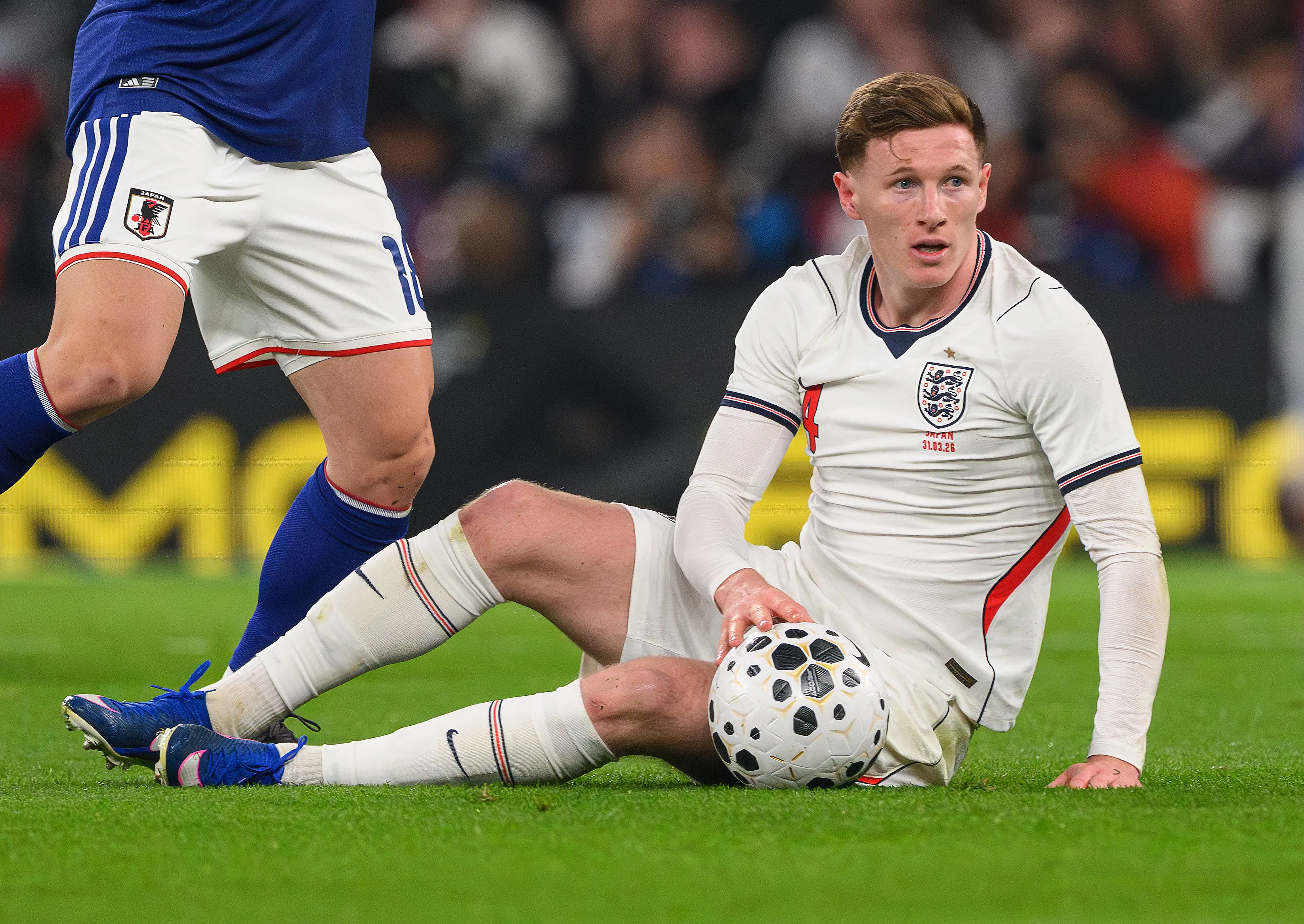 Elliot Anderson em campo pela seleção da Inglaterra – Foto: IMAGO /&nbsp;Mark Pain