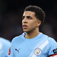 Rico Lewis, do Manchester City, entra na mira do Newcastle