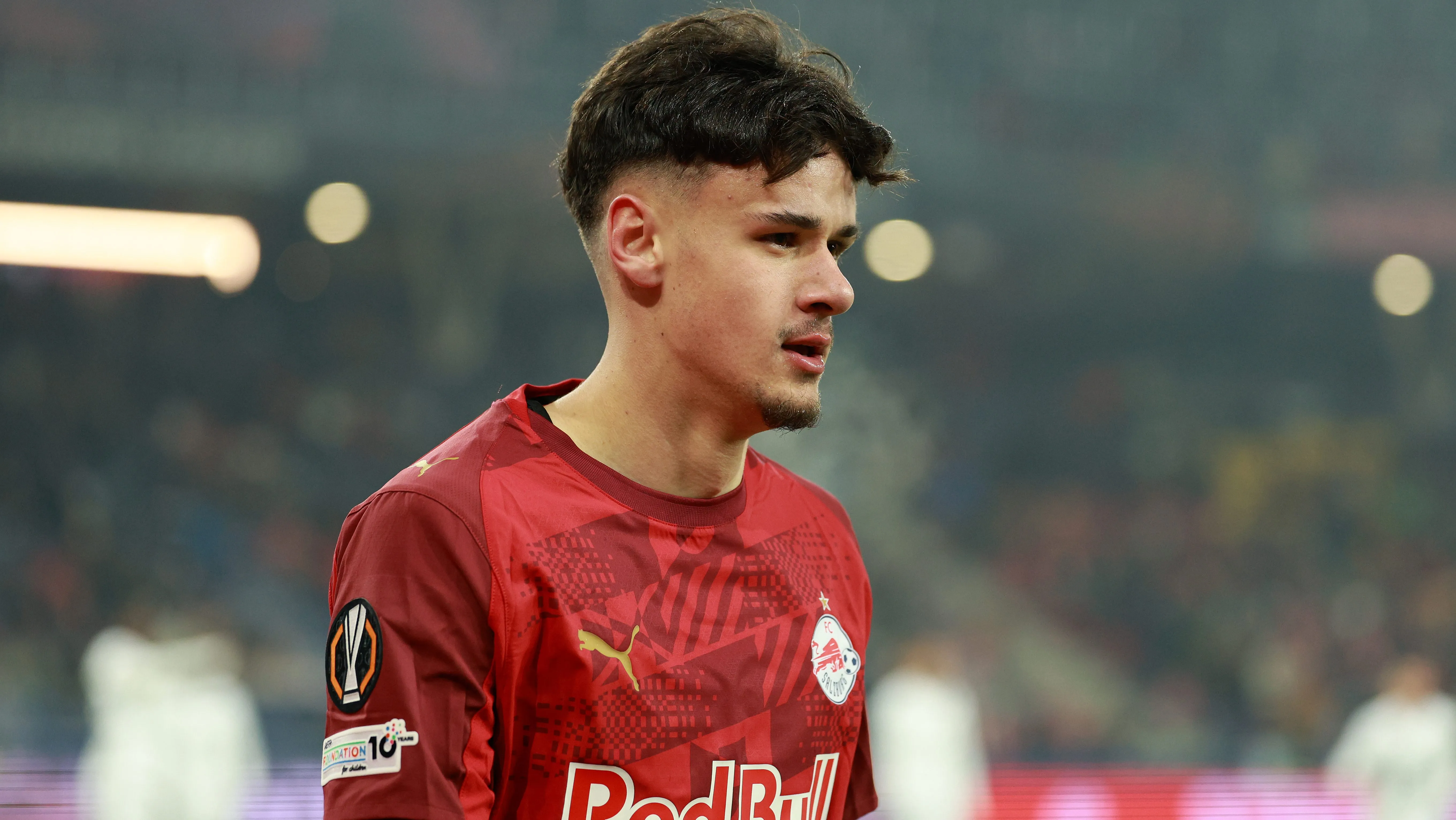 Alajbegovic, alvo do Manchester United, em jogo do RB Salzburg. Foto: Jasmin Walter/Getty Images