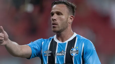 Arthur em campo com as cores do Grêmio. Foto: Liamara Polli/AGIF