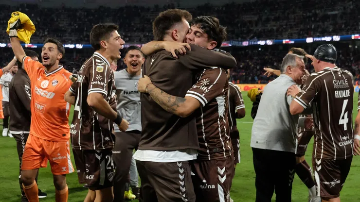 Platense comemorando título. (Foto: Joaquín Camiletti/Getty Images)