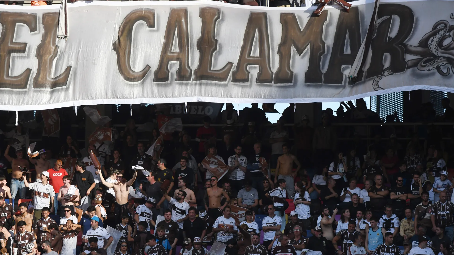 Torcida do Platense no estádio
