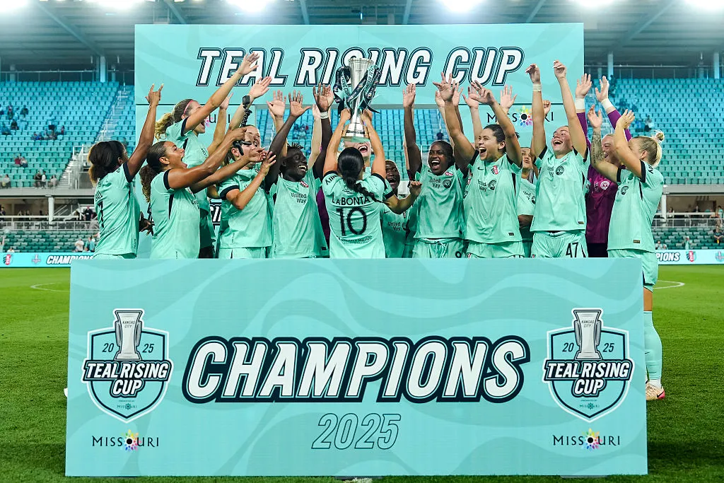 Jogadoras do Kansas City Current comemorando o título da competição amistosa - Foto: Jay Biggerstaff/Getty Images
