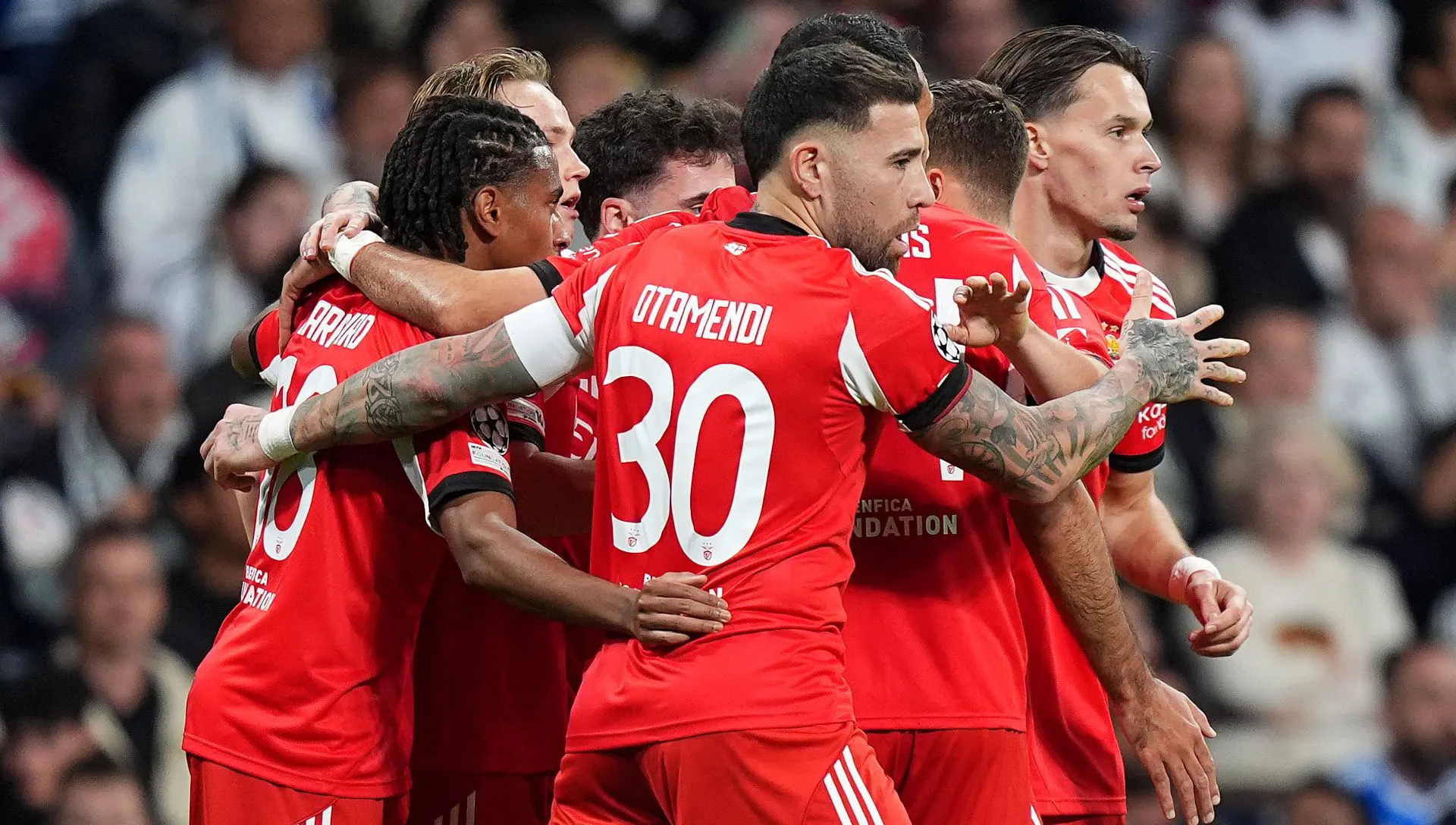 Jogadores do Benfica comemoram gol durante partida na Champions League. Foto: Angel Martinez/Getty Images