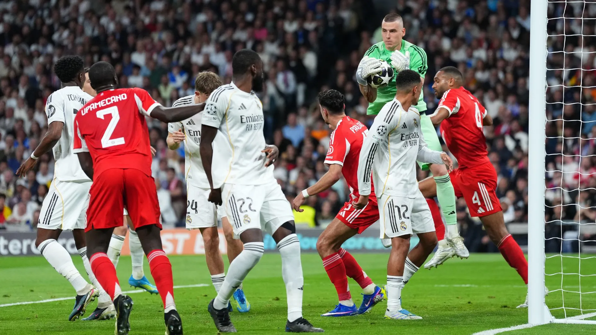 Lance com Lunin em Real Madrid x Bayern de Munique (foto: Angel Martínez/Getty Images)