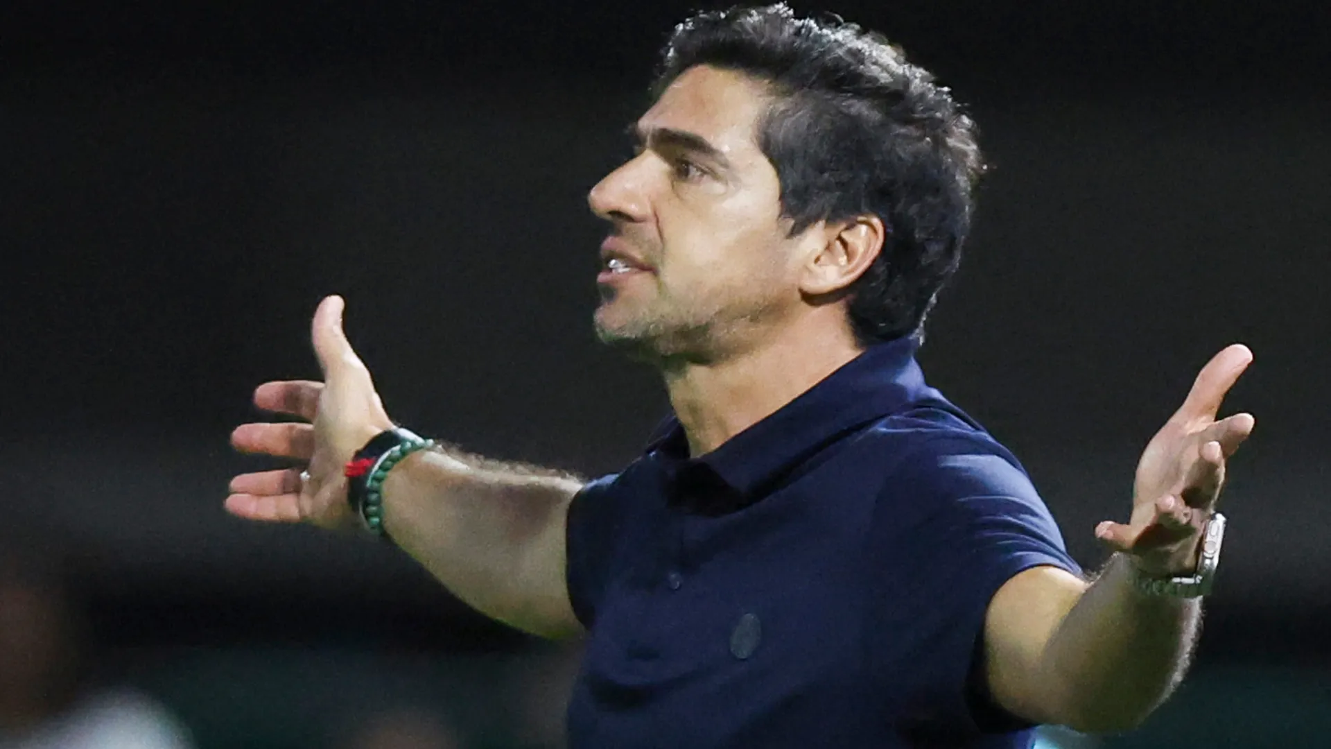 Técnico Abel Ferreira reclama em jogo do Palmeiras