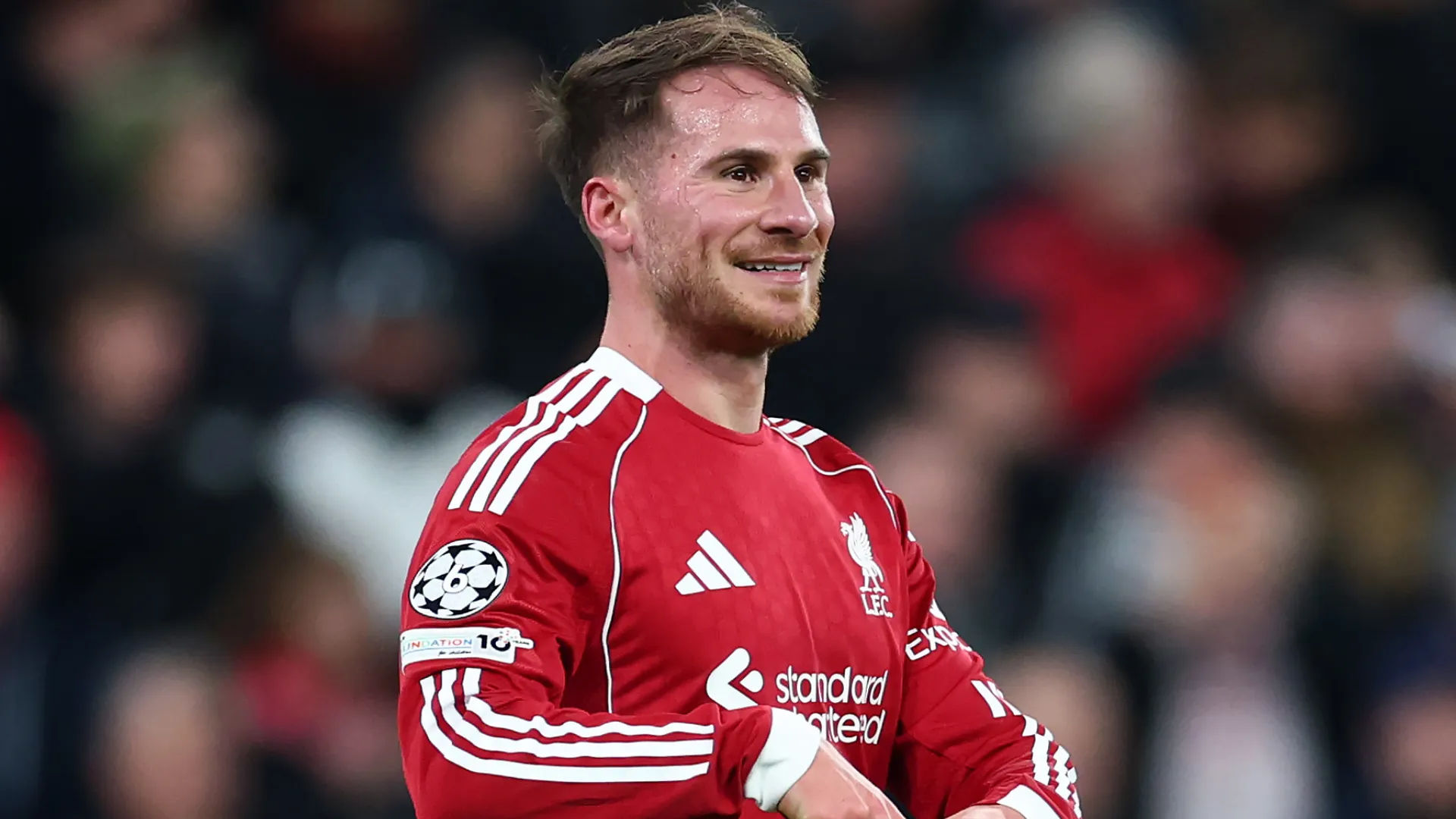 Mac Allister aparece comemorando um gol pelo Liverpool