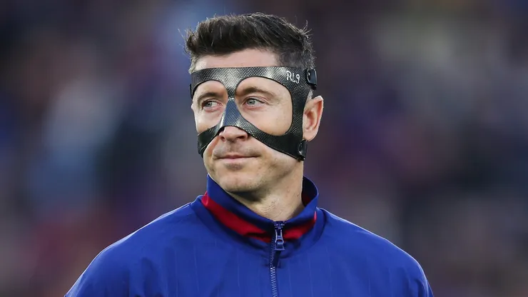 Lewandowski antes de uma partida pelo Barcelona (Foto: Eric Alonso/Getty Images)