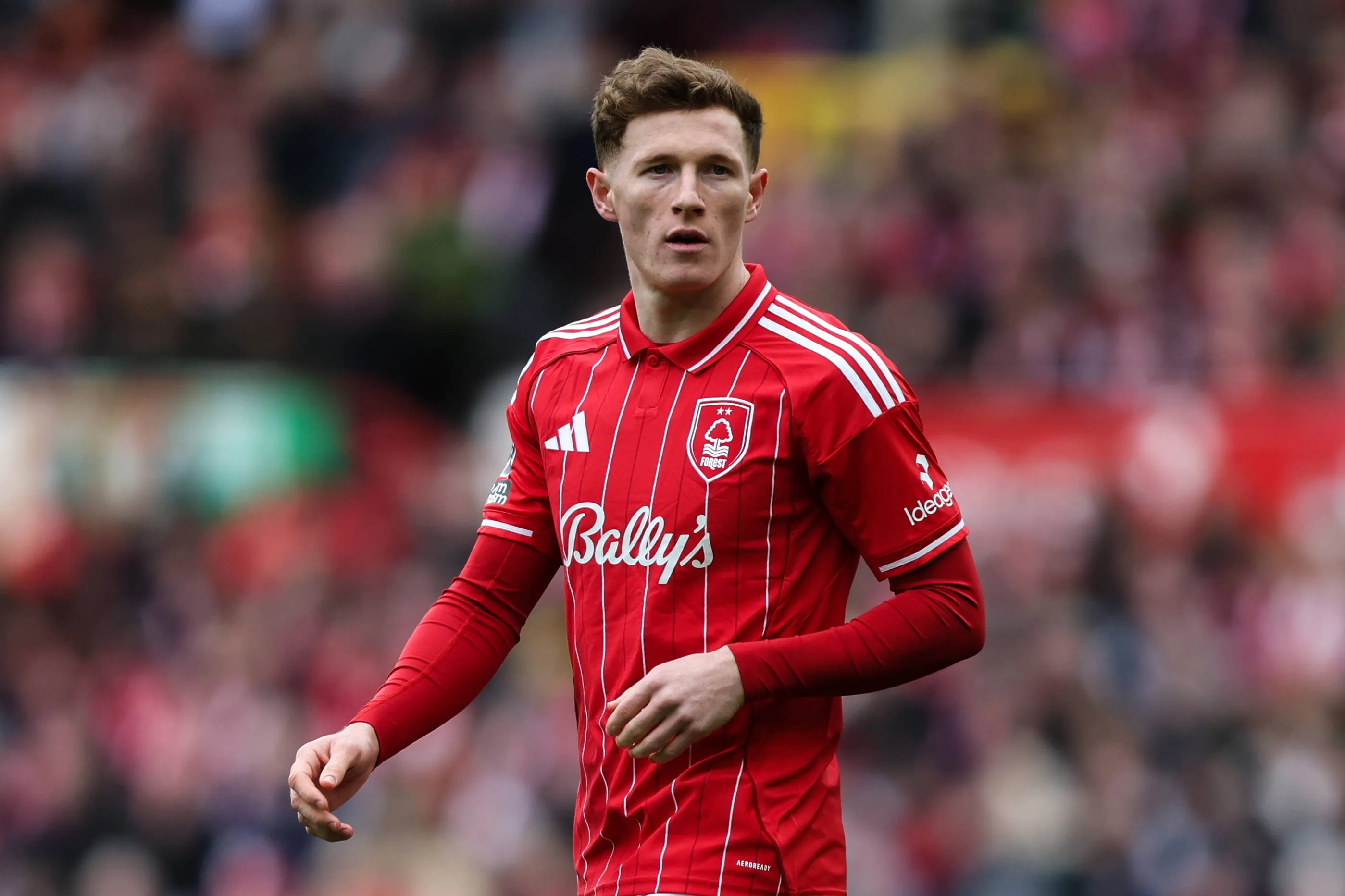 Elliot Anderson é um grande alvo do Manchester City, mas o Nottingham Forest não quer facilitar a vida do clube e pode até mesmo aumentar a pedida. Foto: IMAGO / Sportimage