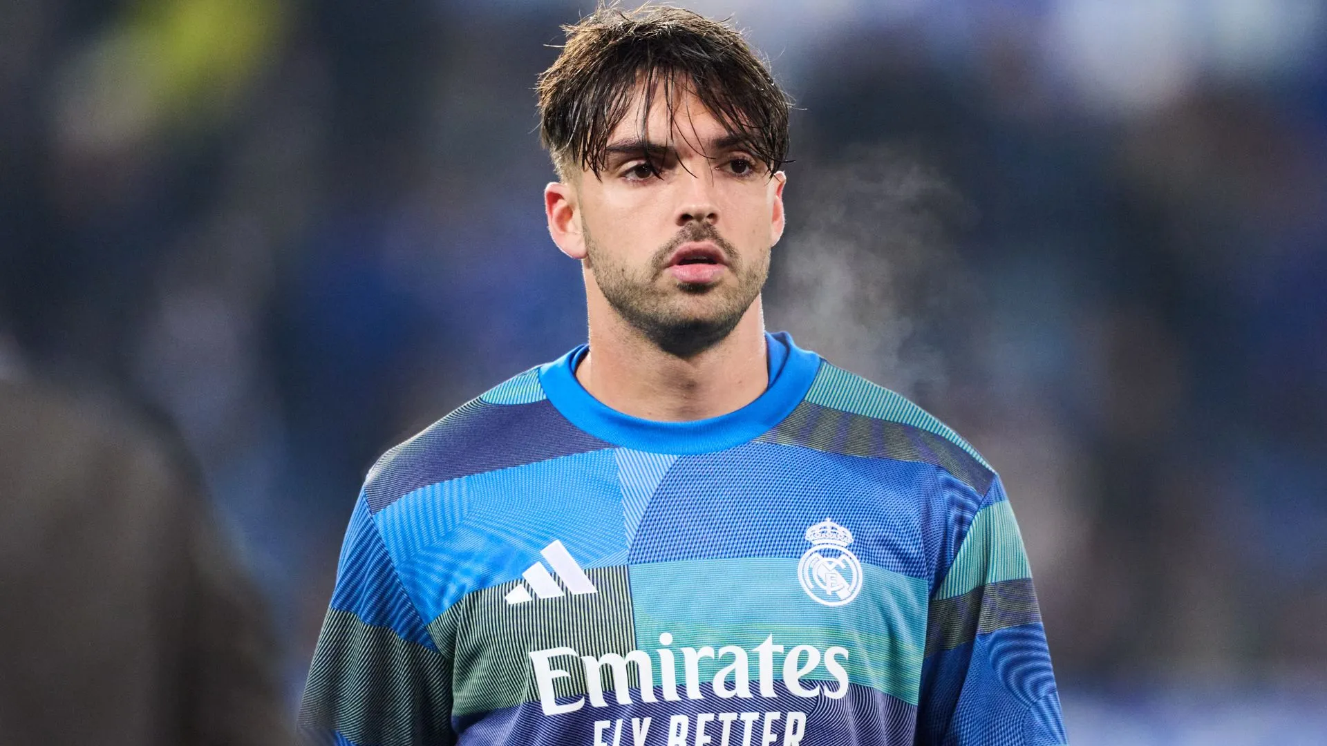 Raúl Asencio não joga pelo Real Madrid desde março (foto: Juan Manuel Serrano Arce/Getty Images)