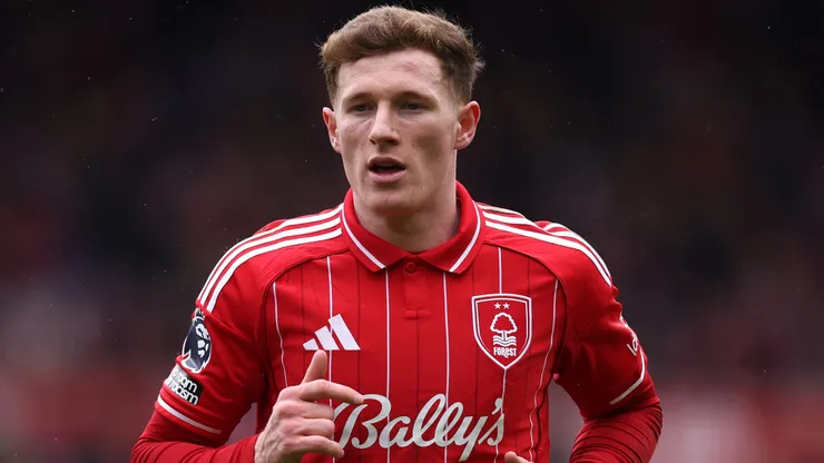 Elliot Anderson em campo pelo Nottingham Forest. Foto: George Wood/Getty Images
