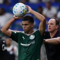 Arthur recusa proposta do futebol árabe para ficar no Palmeiras