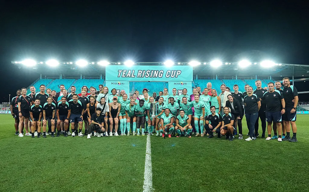 Elenco do Kansas City Current que conquistou a Teal Rising Cup 2025 - Foto: Jay Biggerstaff/Getty Images