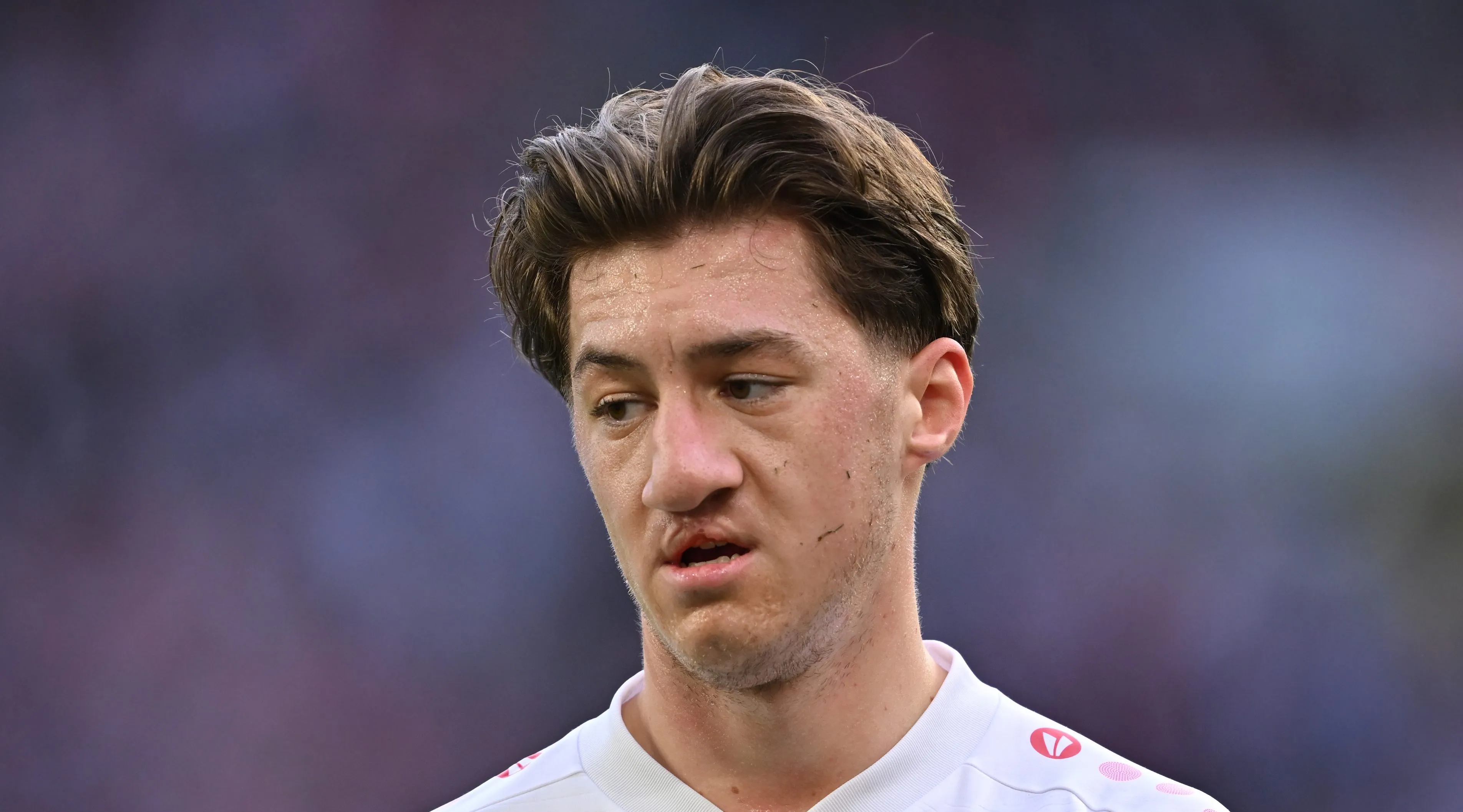 Angelo Stiller, alvo do Chelsea, em jogo do Stuttgart. Foto: Sebastian Widmann/Getty Images