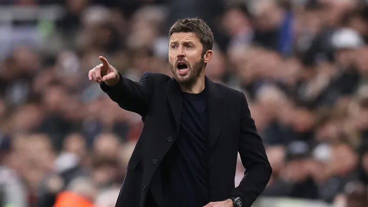Michael Carrick tem apoio do vestiário para seguir no Manchester United. (Photo by George Wood/Getty Images)
