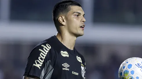 Gabriel Brazão durante jogo do Santos. (Photo by Ricardo Moreira/Getty Images)