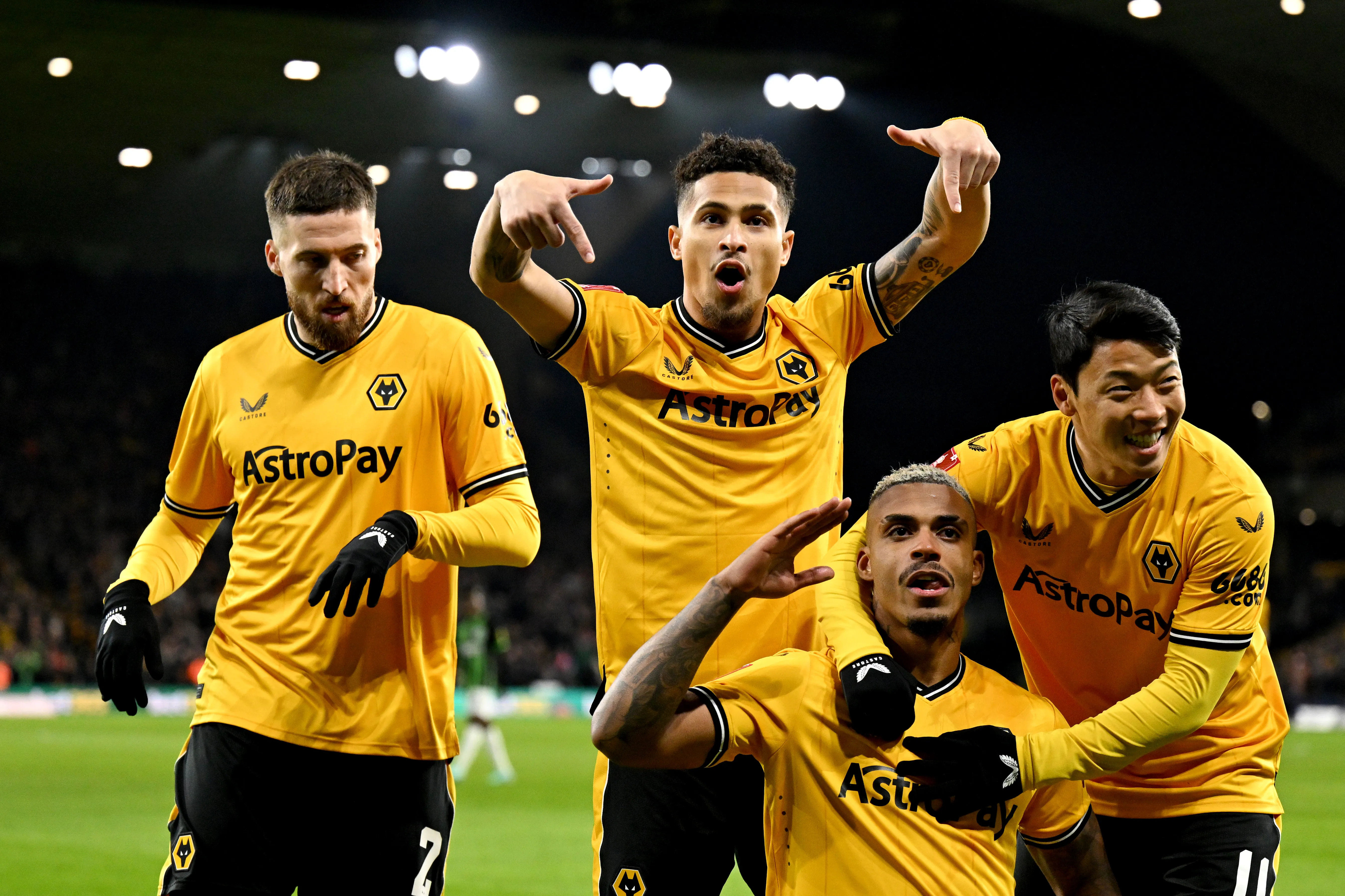 Jogadores do Wolves comemoram gol. Foto: Mike Hewitt/Getty Images