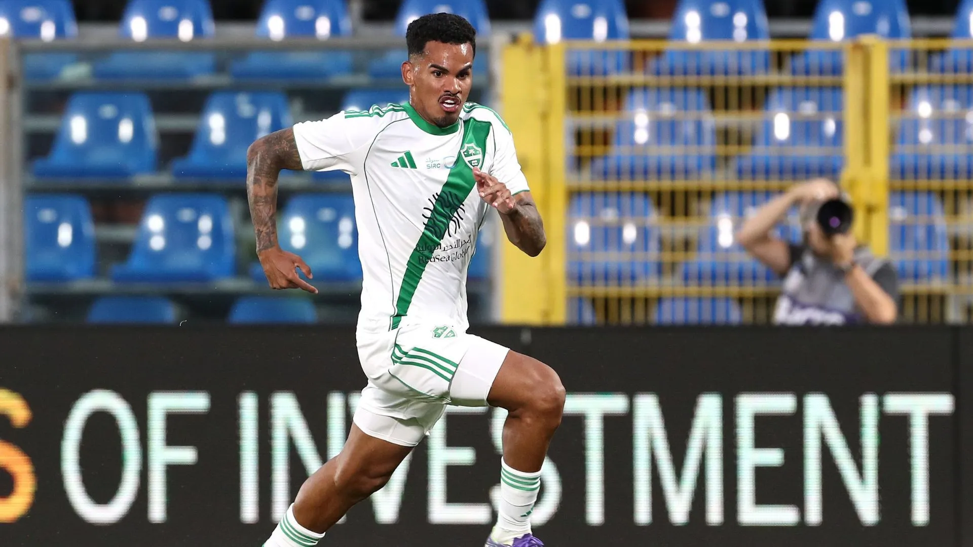 Galeno disputa o título do Campeonato Saudita pelo Al-Ahli (foto: Marco Luzzani/Getty Images)