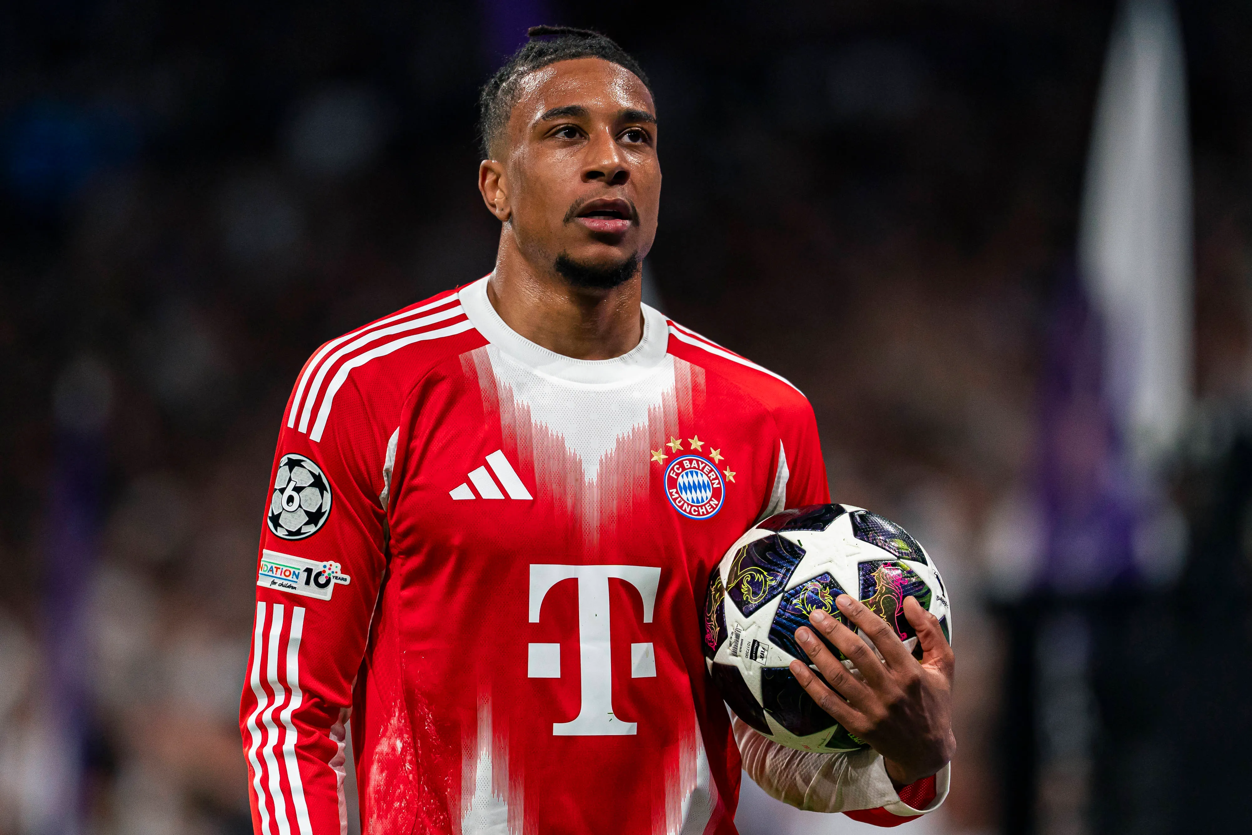 Gerrared elogiou as características e forma de jogar de Olise, do Bayern, e indicou o jogador como reforço ideal para o Liverpool, à TNT Sports. Foto: IMAGO / Alterphotos