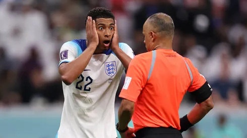 Wilton Pereira Sampaio e Jude Bellingham na Copa do Mundo. (Foto: Julian Finney/Getty Images)