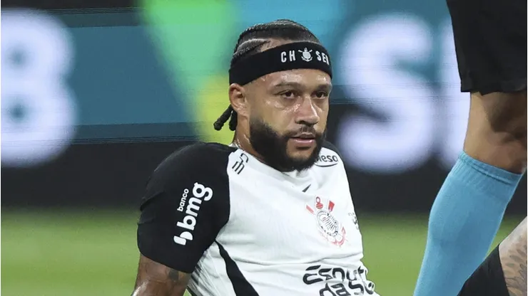 Depay está fora do confronto contra o Platense. Foto: Alexandre Schneider/Getty Images