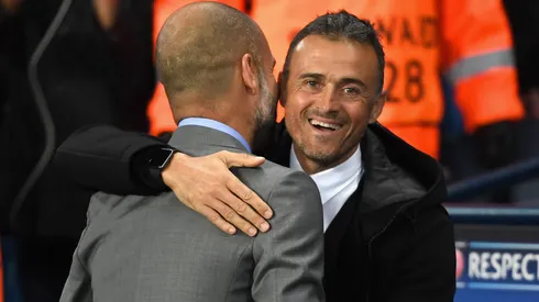 Guardiola aparece ao lado de Luis Enrique. Foto: Shaun Botterill/Getty Images