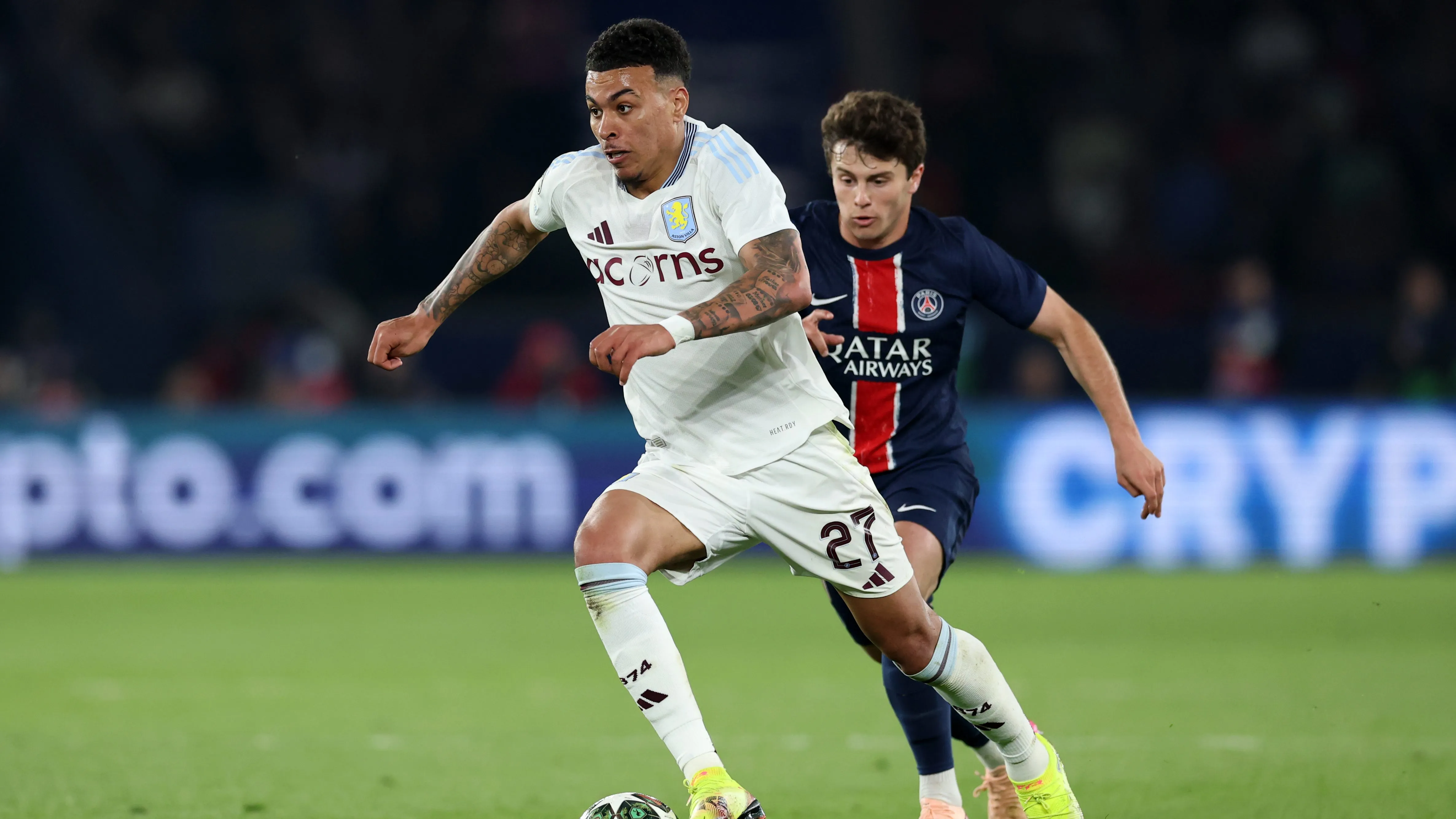 Morgan Rogers está na mira do Manchester United. Foto: Michael Steele/Getty Images