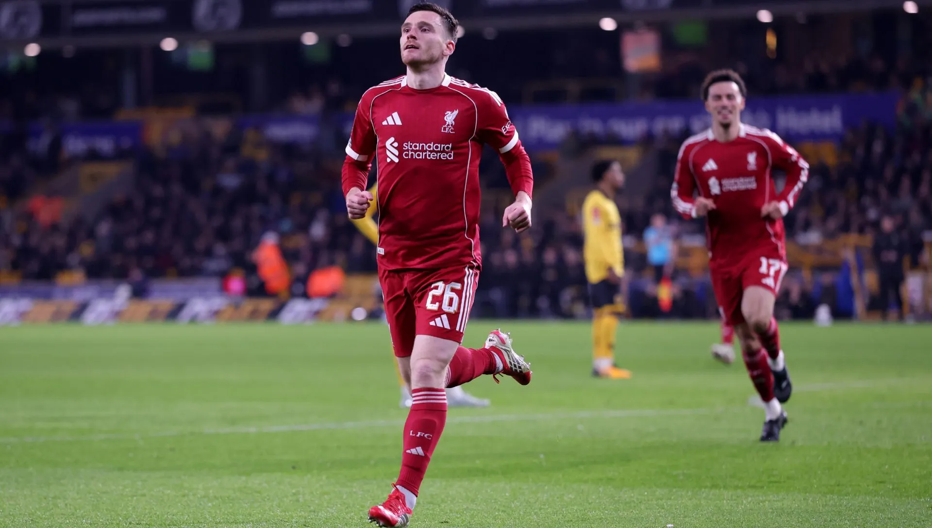 Andy Robertson comemora gol durante partida da Emirates FA Cup. Foto: Alex Livesey/Getty Images