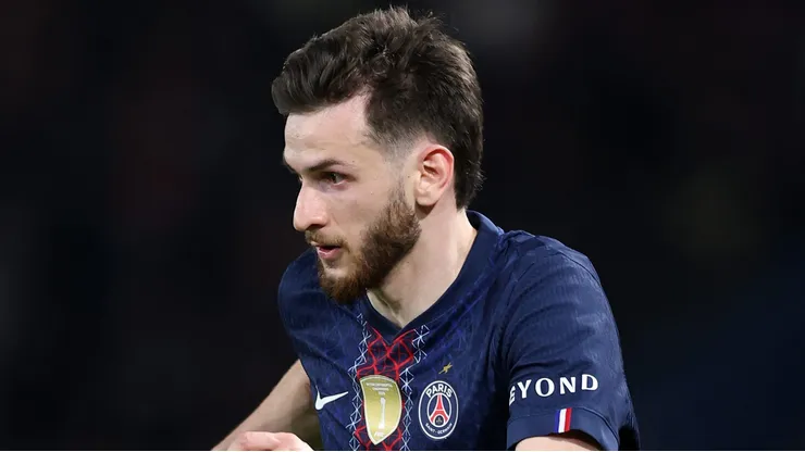 Kvaratskhelia durante jogo do PSG. (Photo by Justin Setterfield/Getty Images)