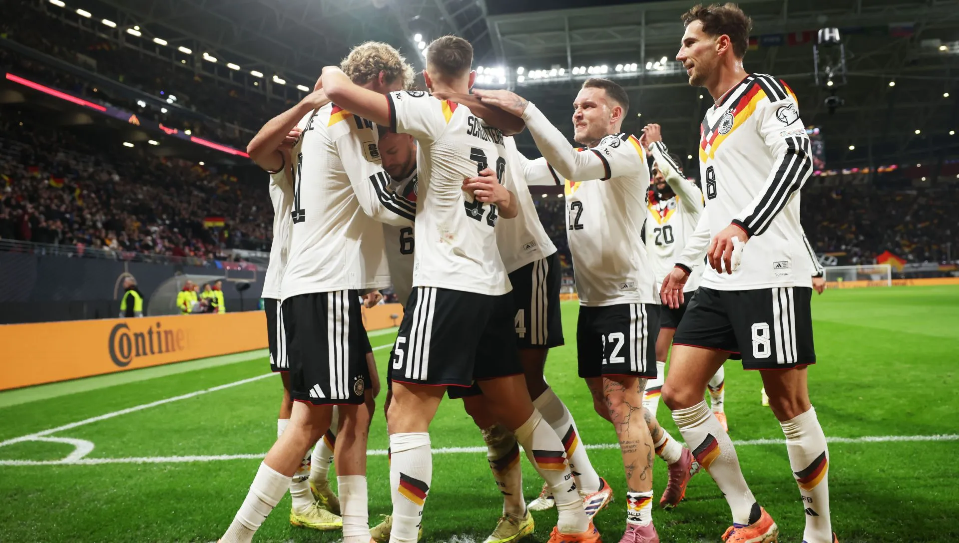 Jogadores da Alemanha comemoram gol durante partida pelas eliminatórias da Copa do Mundo FIFA 2026. Foto: Alex Grimm/Getty Images