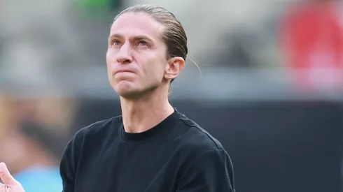 Filipe Luís fixa residência na Espanha após deixar o Flamengo e aguarda propostas da Europa.(Foto: Hector Vivas/Getty Images)