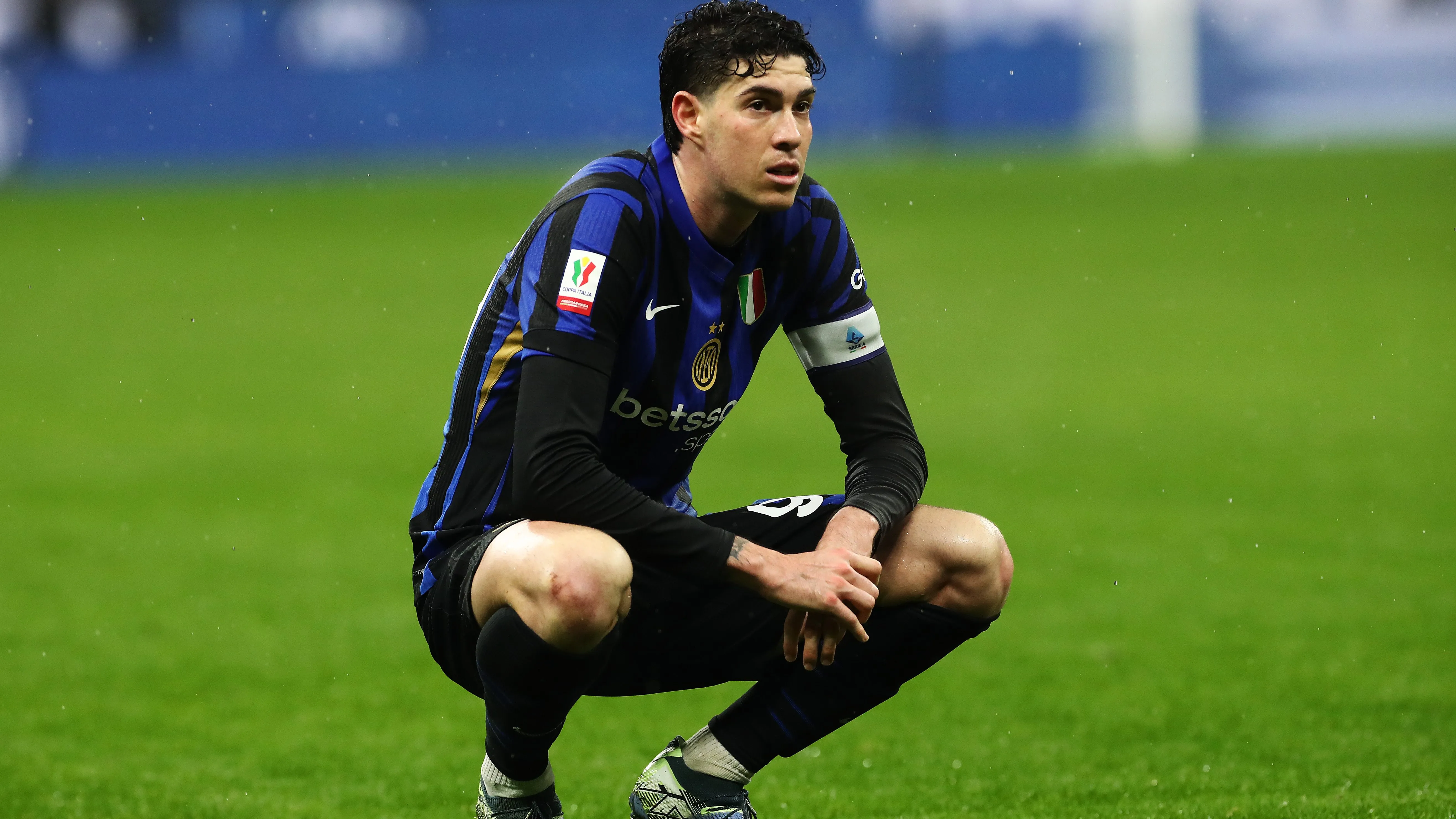 Bastoni, alvo do Liverpool, em jogo da Inter. Foto: Marco Luzzani/Getty Images