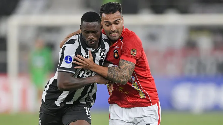 Caracas sai na frente, mas vacila e cede empate para o Botafogo na Copa Sul-Americana. Foto: Thiago Ribeiro/AGIF