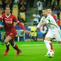 Gustavo Gómez em lista com Van Dijk e Sergio Ramos