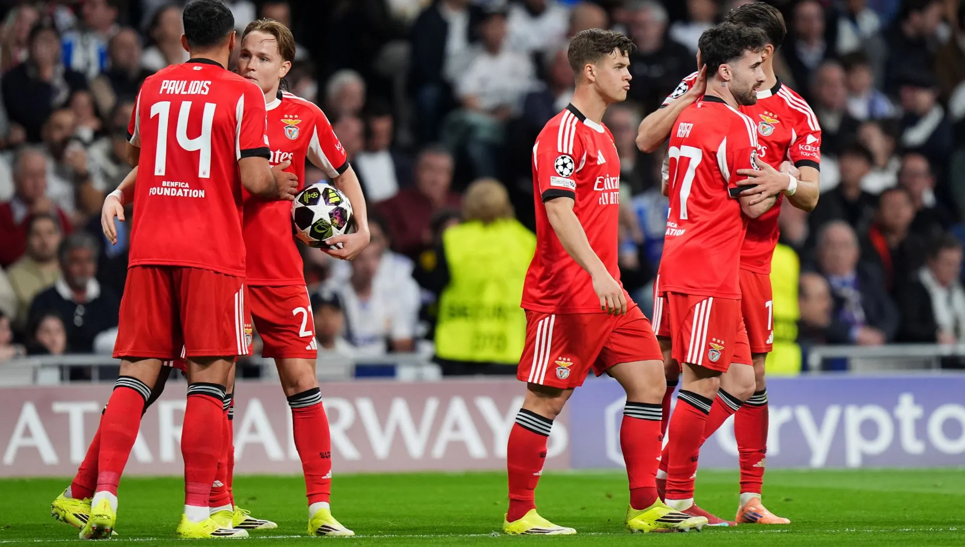 Jogadores do Benfica comemoram gol durante partida da Champions League. Foto: Angel Martinez/Getty Images