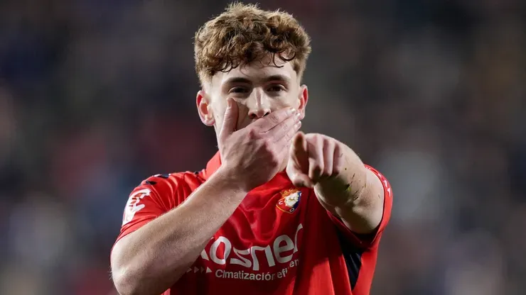 O atacante Victor Muñoz comemora gol pelo Osasuna (Juan Manuel Serrano Arce/Getty Images)