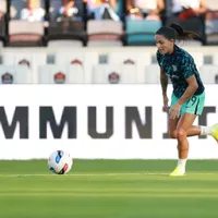 Debinha se destaca contra o Corinthians