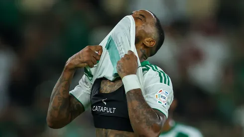 Ivan Toney e Al-Ahli acusam arbitragem de favorecer o time de Cristiano Ronaldo na liga saudita. (Foto por Yasser Bakhsh/Getty Images)