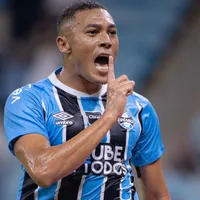 Grêmio avança para renovar com Carlos Vinícius, alvo do Oriente Médio