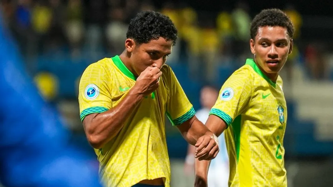 Riquelme comemorando gol pelo Brasil Sub-17. Foto: Nelson Terme / CBF