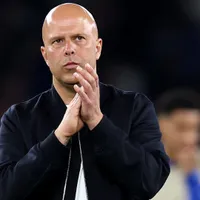 Arne Slot apoia modelo de contratações da diretoria do Liverpool