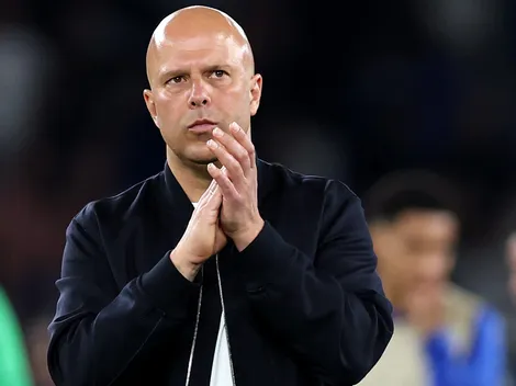 Arne Slot apoia modelo de contratações da diretoria do Liverpool