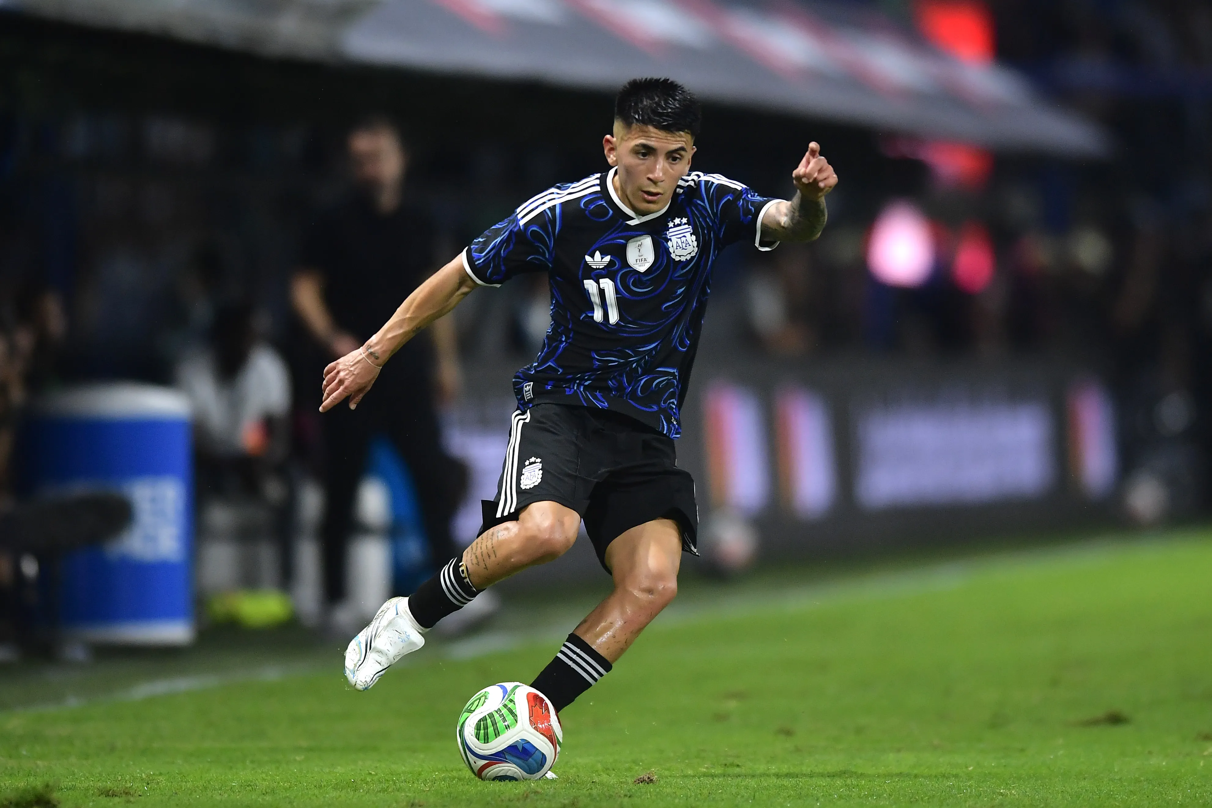 Almada em amistoso da Argentina antes da Copa. Foto: Marcelo Endelli/Getty Images