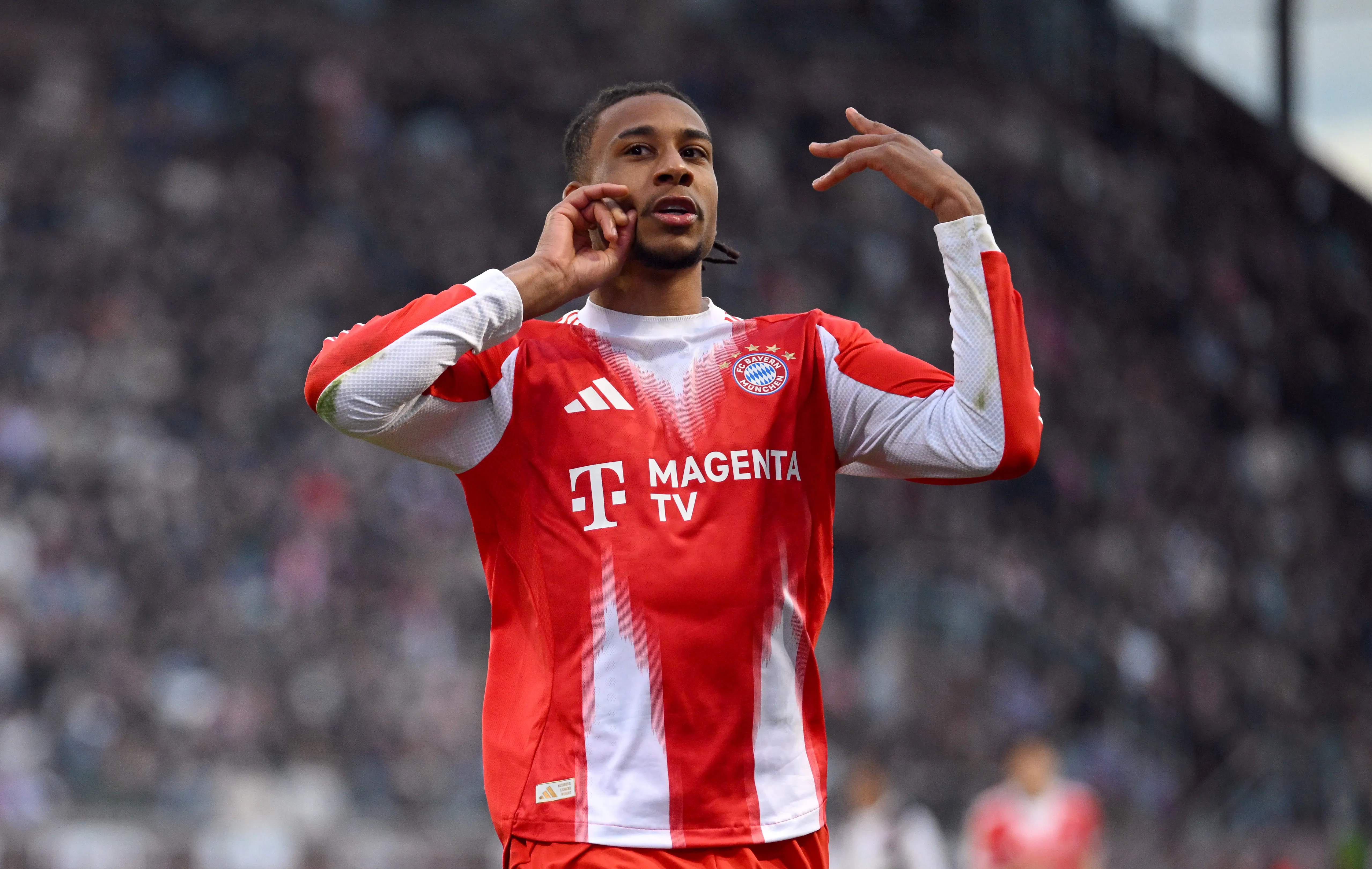 Olise foi um dos destaques da goleada (Foto: Stuart Franklin/Getty Images)