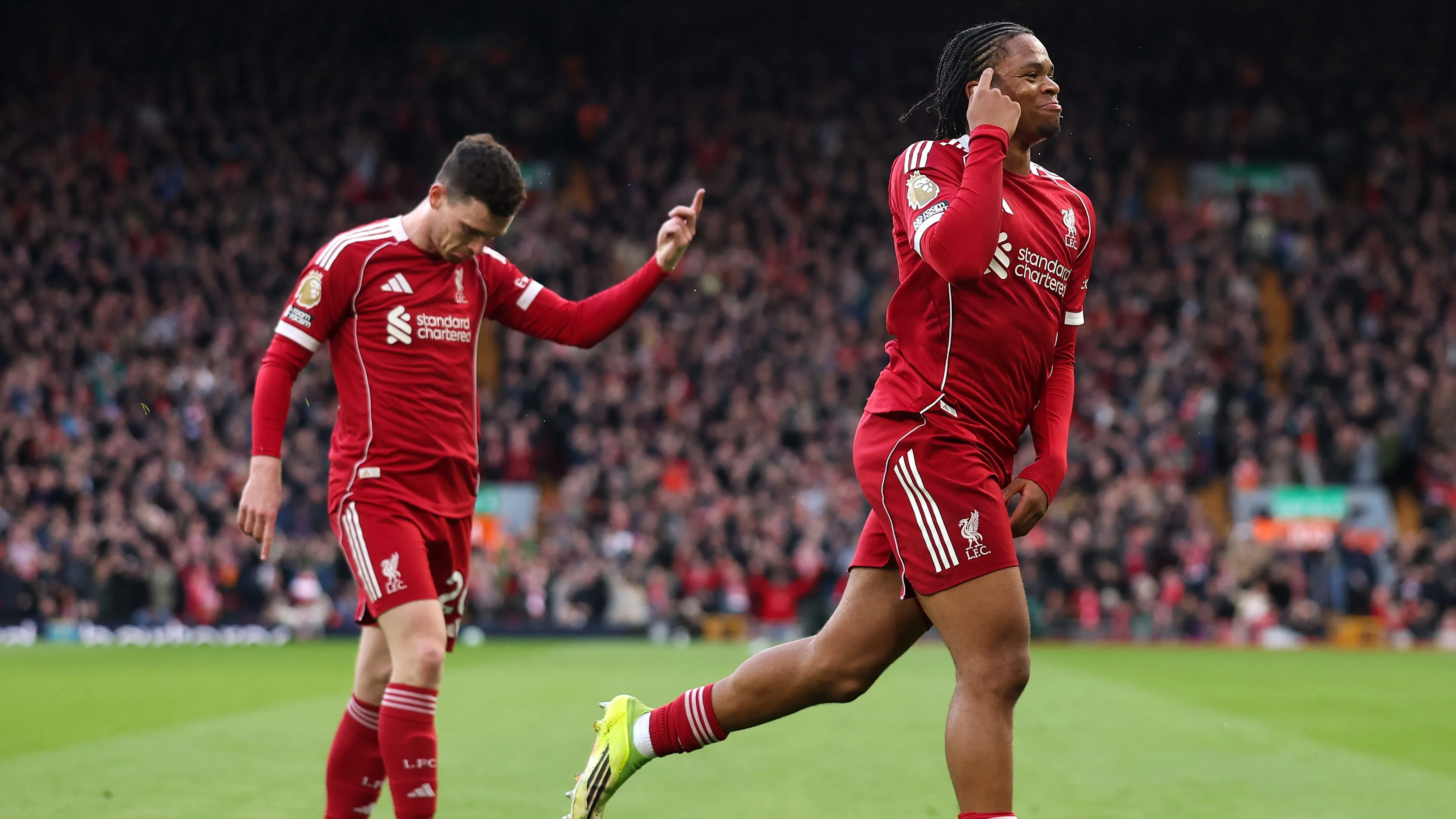 Rio Ngumoha comemorando gol pelo Liverpool. Foto: Carl Recine/Getty Images
