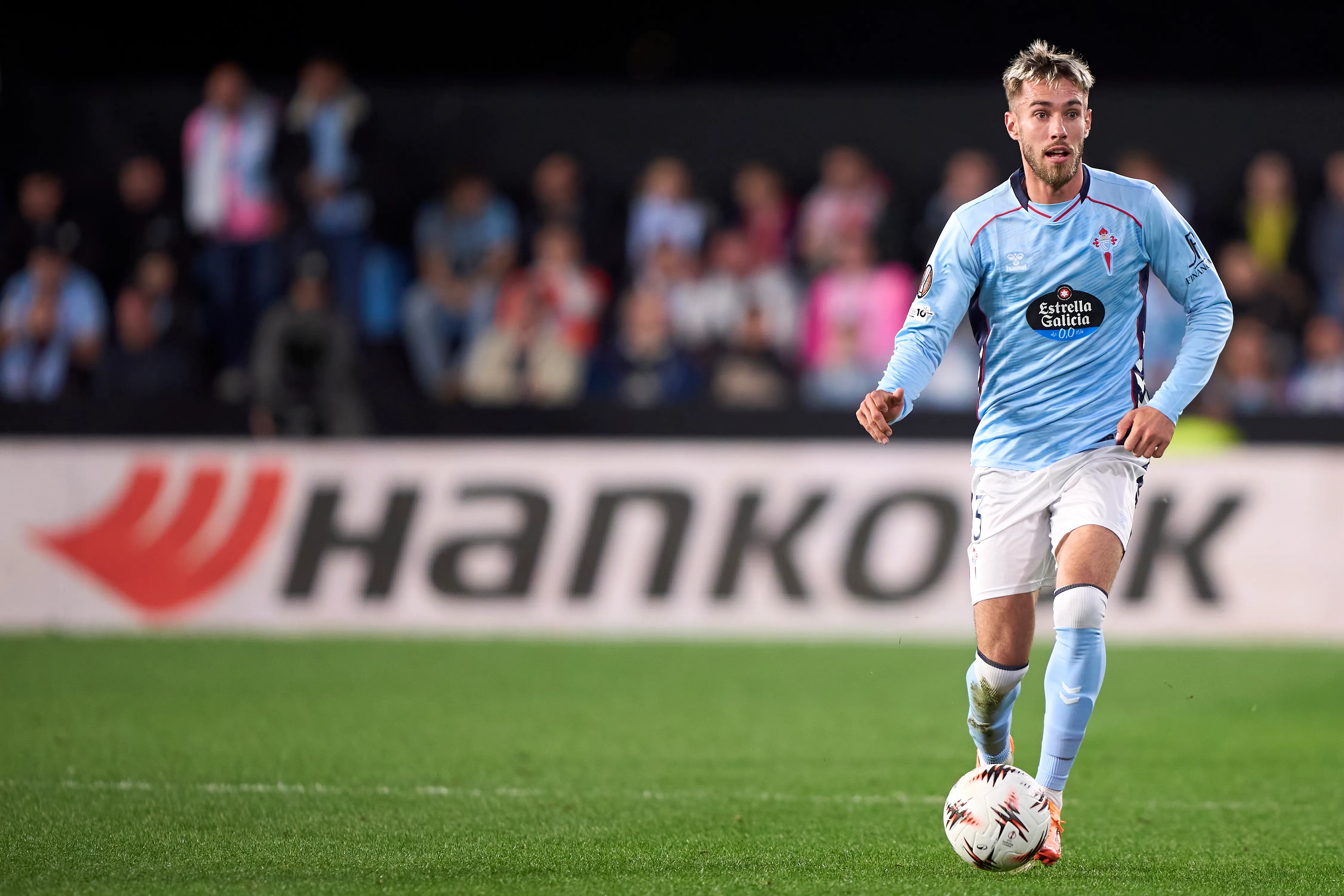 Óscar Mingueza em ação pelo Celta de Vigo (Photo by Jose Manuel Alvarez Rey/Getty Images)