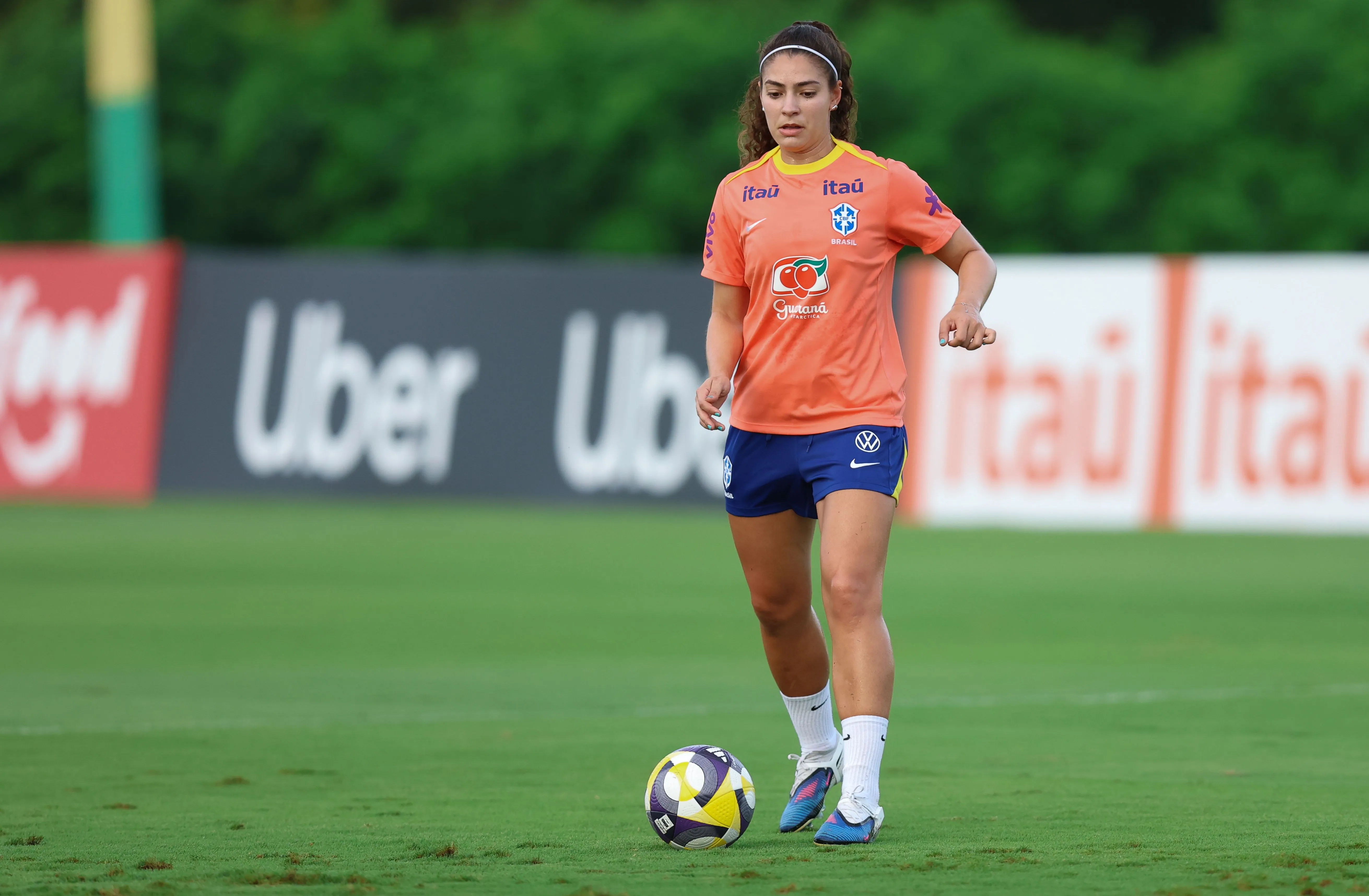 Angelina durante os treinos da Seleção Feminina - Foto: Livia Villas Boas/Staff Images Woman/CBF