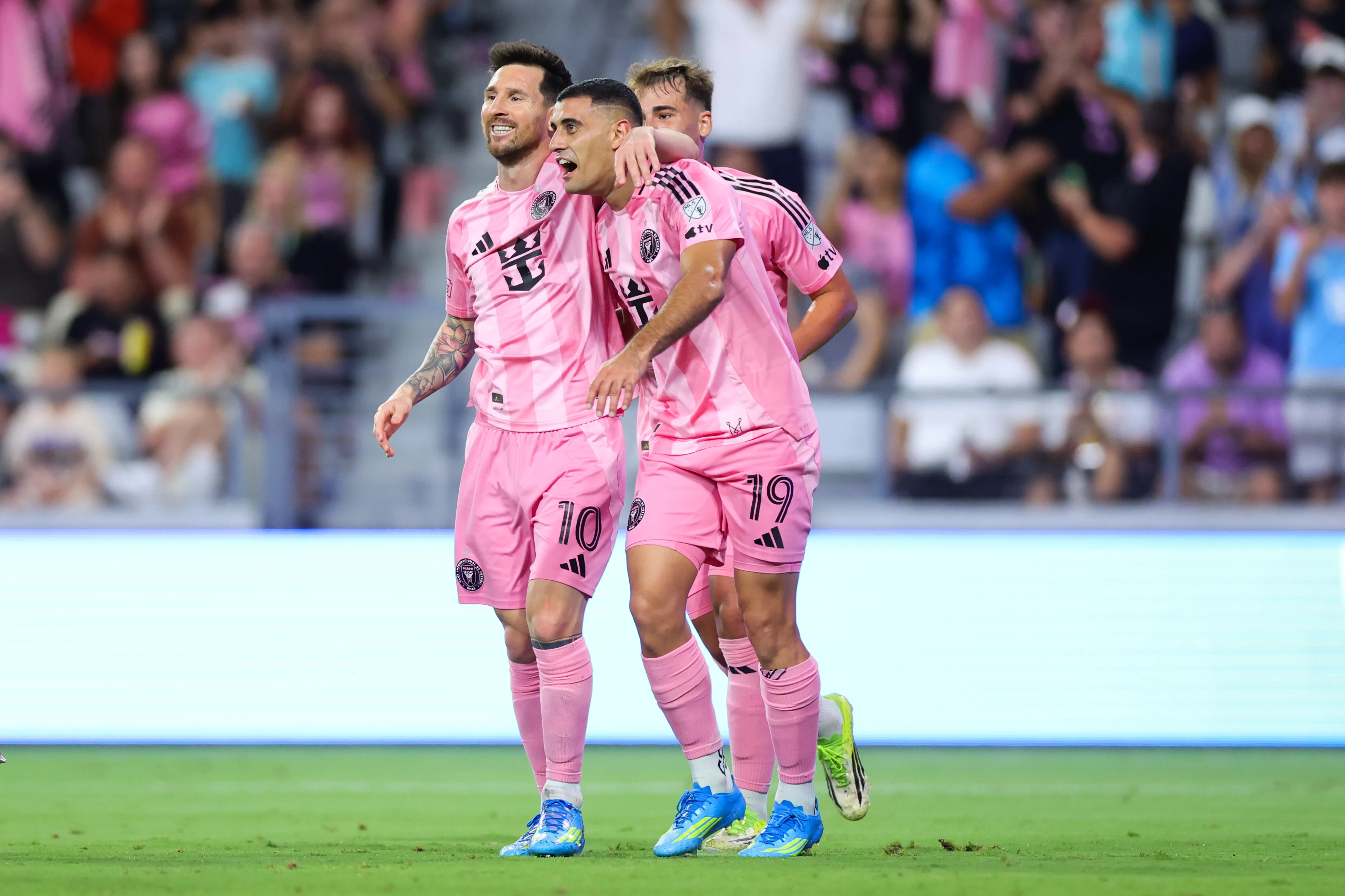 Messi e Berterame comemorando gol da virada do Inter Miami (Photo by Megan Briggs/Getty Images)