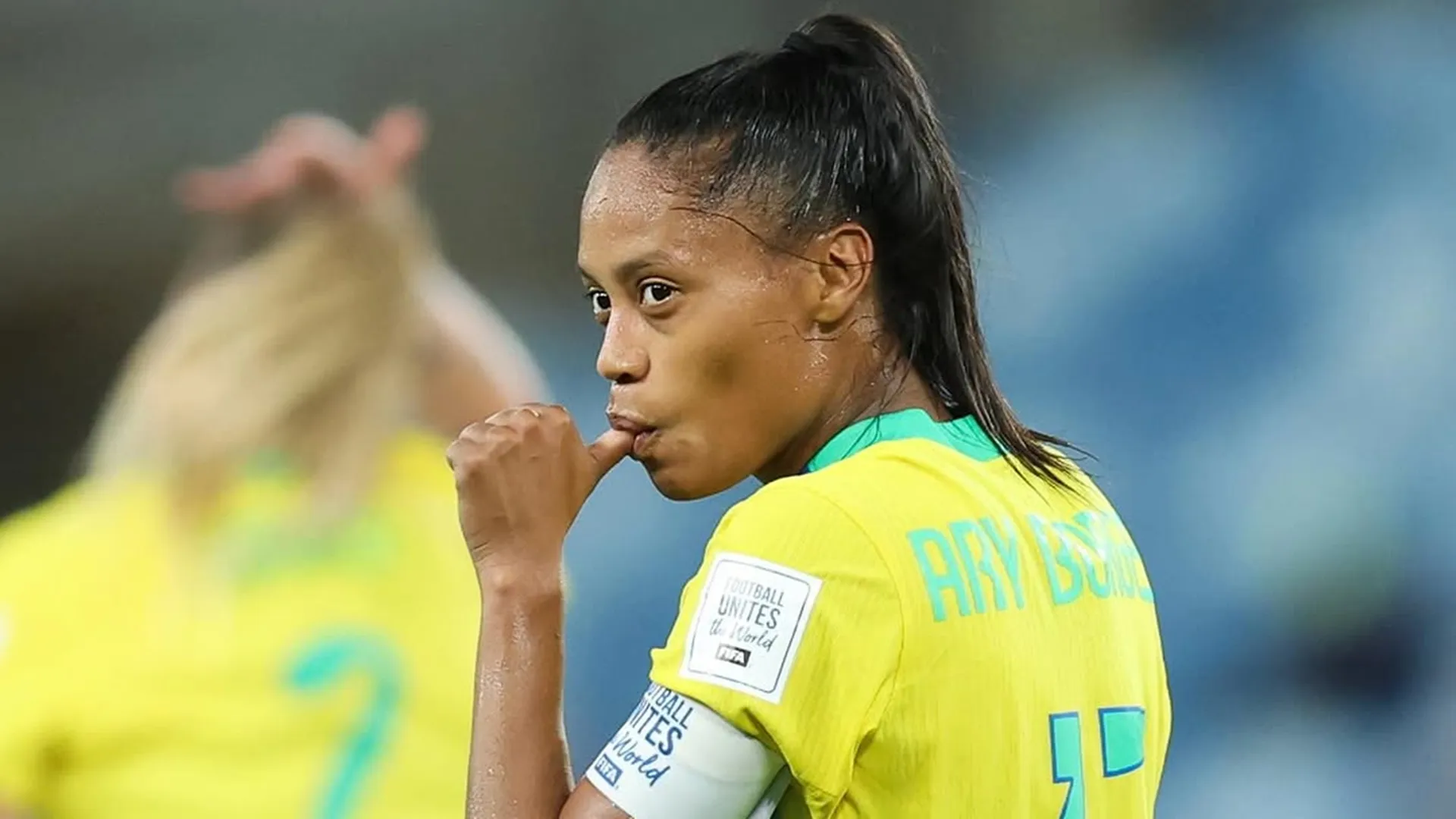 Ary Borges comemora o gol marcado pela Seleção Feminina