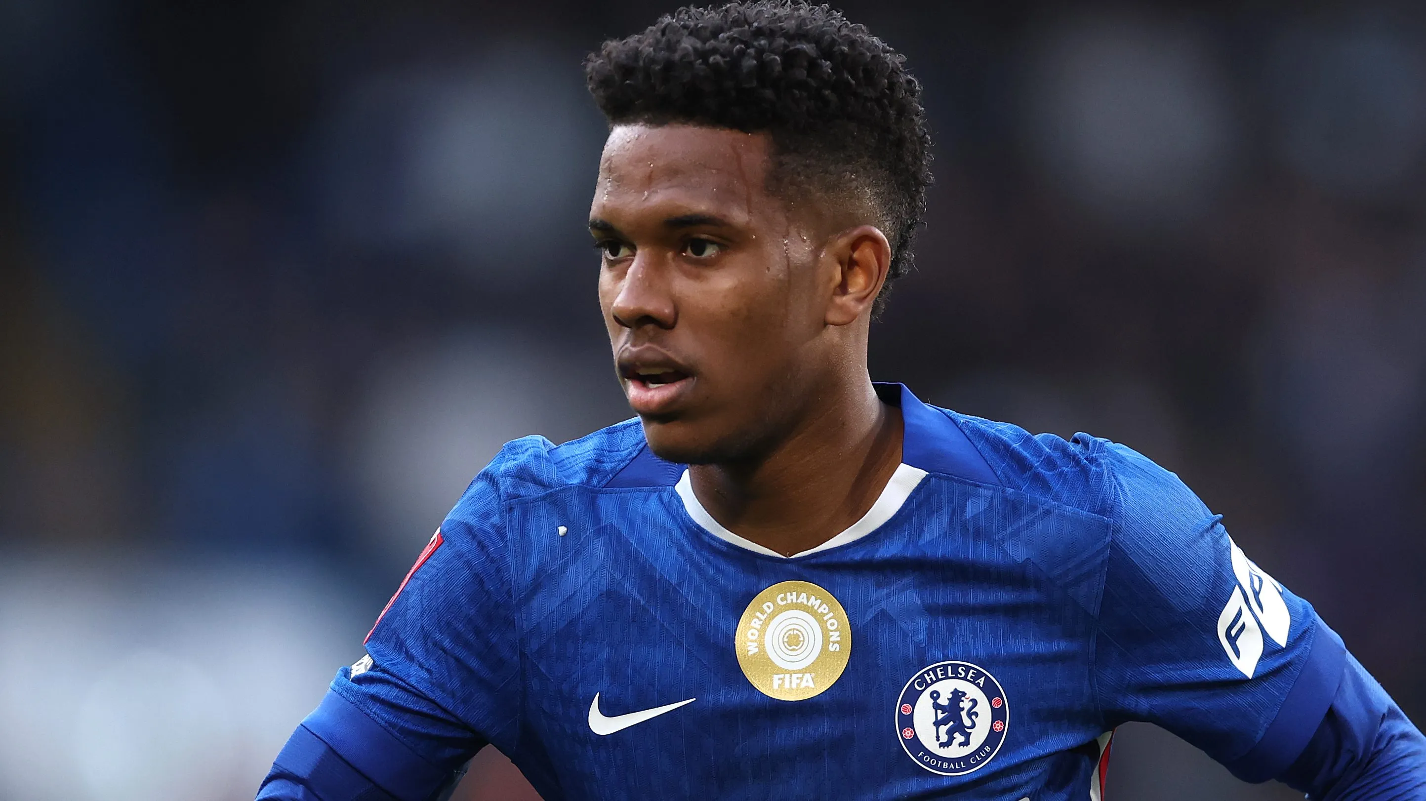 Estêvão em ação pelo Chelsea.
